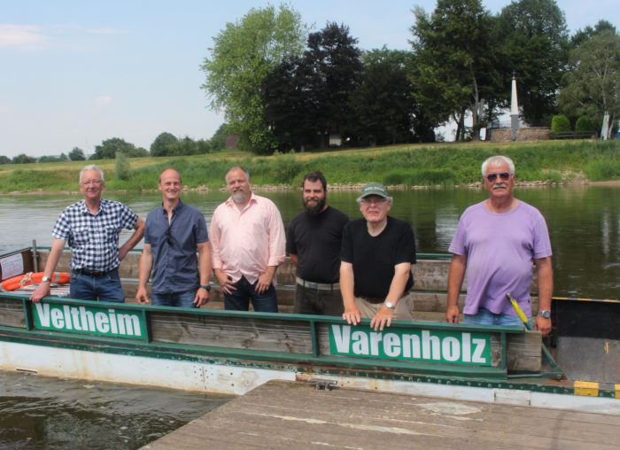 Schlepperkapitän erkundet die Weser bei Varenholz
