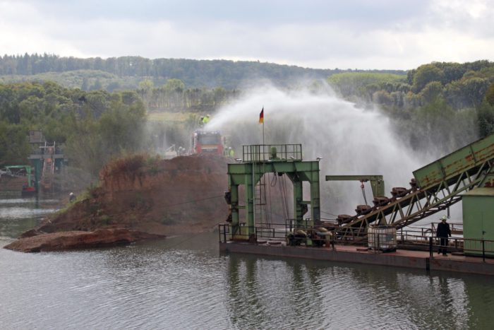 Feuerwehrübung im Kiesabbaugebiet Varenholz